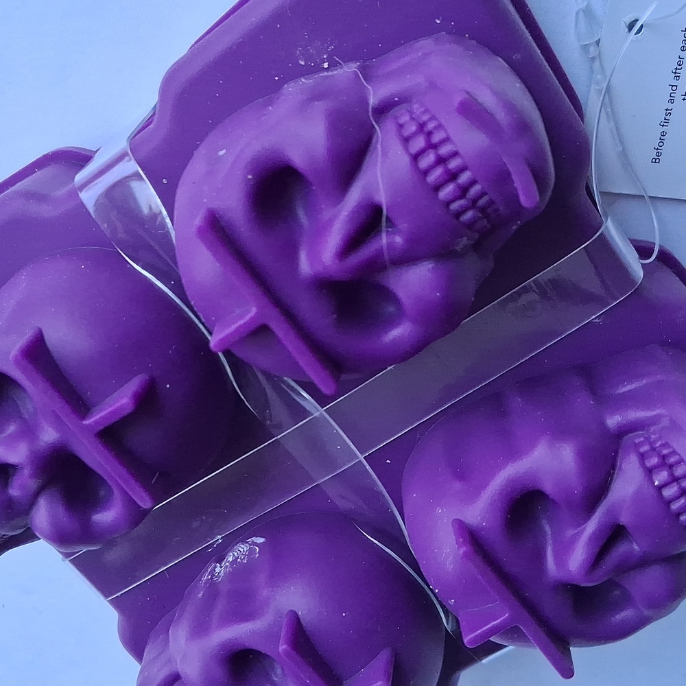 Silicone skull, ice cube mold